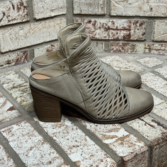 Diba True Landing Crew Perforated Leather Mules in Stone Distressed Leather 8 - Picture 2 of 13